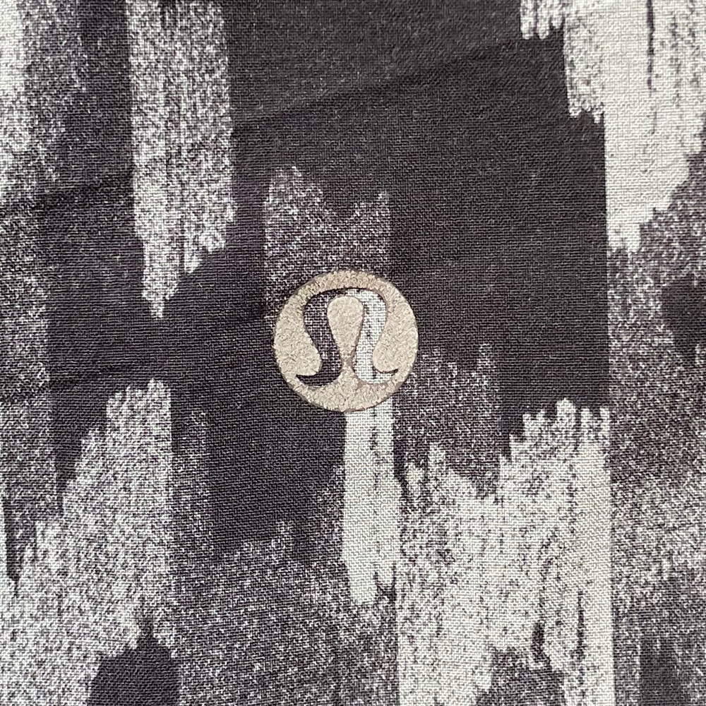 Lululemon Camo Shorts (M) - Picture 5 of 5